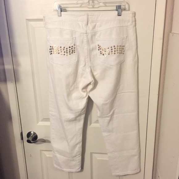Cache White Cropped Capris Jeans with Goldtone Studded Pockets 12 - Picture 3 of 6